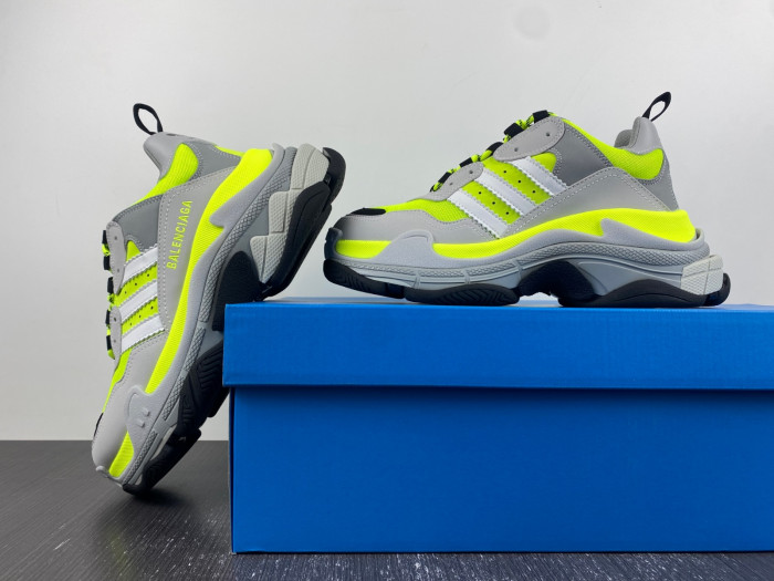 Ba*len*cia*ga triple s sneaker 80000111