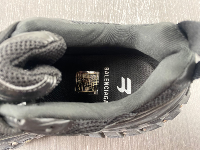 Ba*len*cia*ga defender sneaker