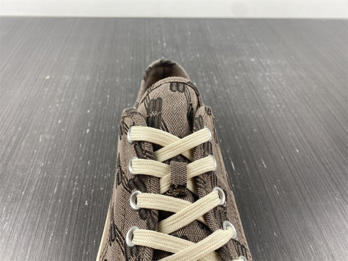 Ba*len*cia*ga sneaker