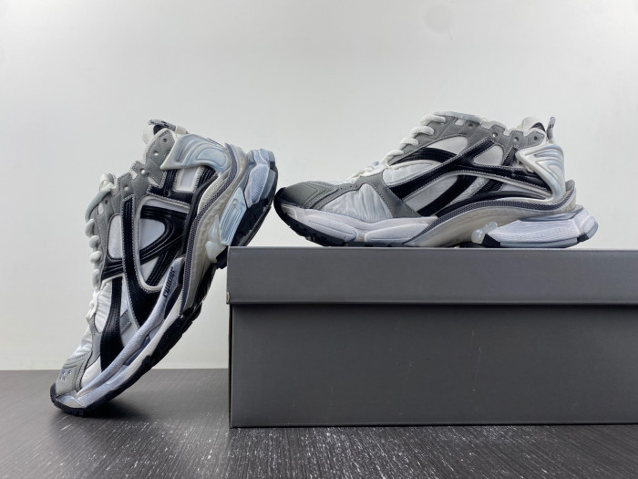 Ba*len*cia*ga runner sneaker