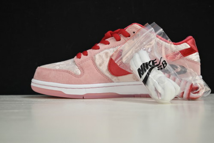 nike dunk sb low strangelove skateboards ct2552-800