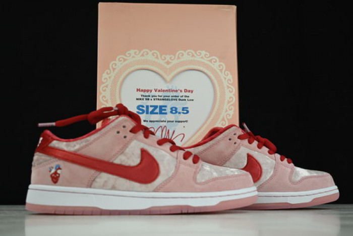 nike dunk sb low strangelove skateboards ct2552-800