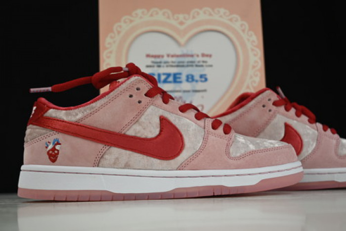 nike dunk sb low strangelove skateboards ct2552-800