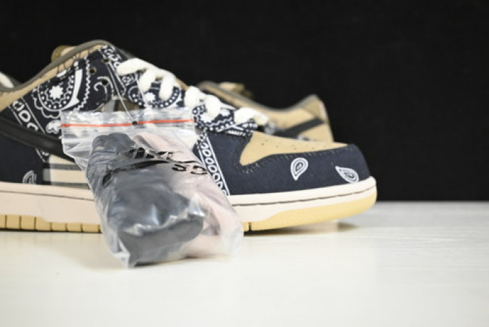 travis scott x nike sb dunk low ct5053-001