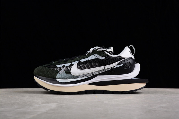 nike vaporwaffle sacai black white cv1363-001