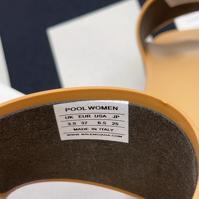 balenciag* sandal bs21