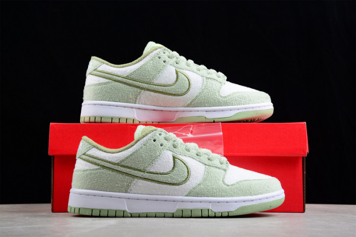 nike dunk low se fleece pack honeydew dq7579-300