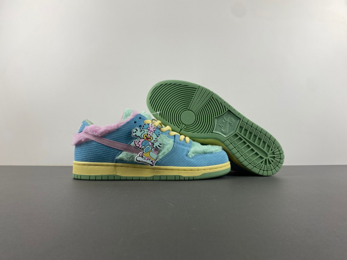 verdy x nike sb dunk low “visty” fn6040-400