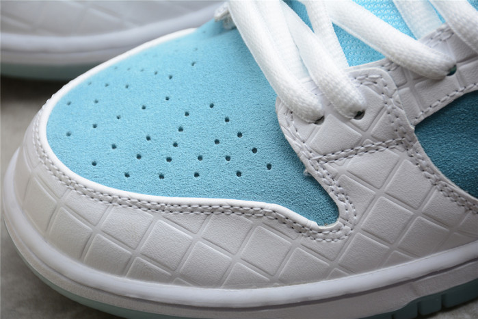 how the ftc x nike sb dunk low looks on-feet dh7687-400