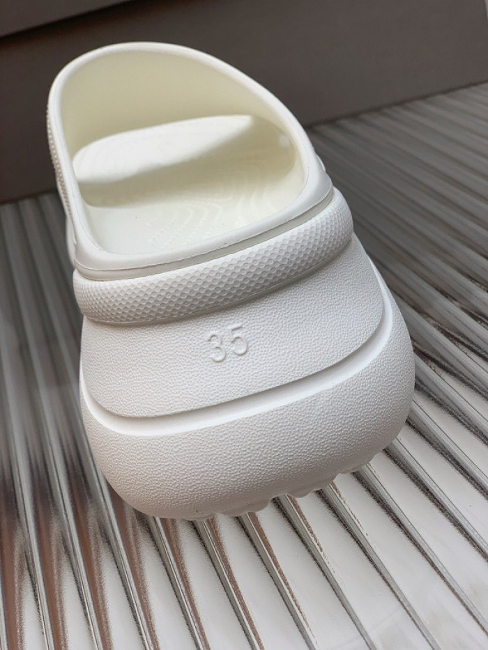 balenciag* sandal bs63