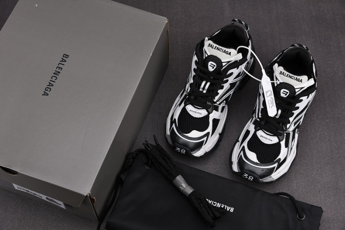 Ba*len*cia*ga runner sneaker w3rb2-9010