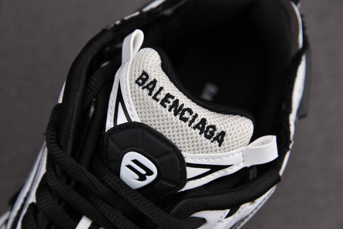 Ba*len*cia*ga runner sneaker w3rb2-9010