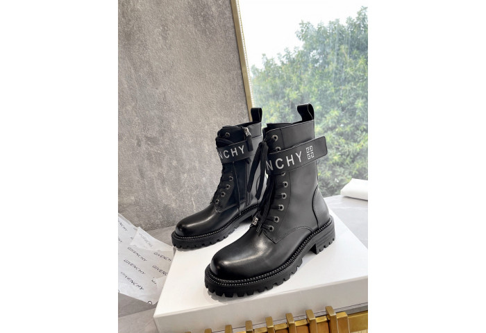 Givenchy Boots 660002
