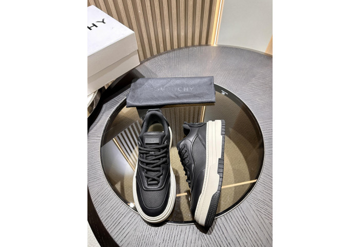 Givenchy Sneakers 660022