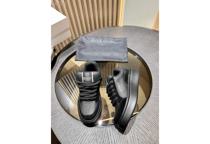 Givenchy Sneakers 660018