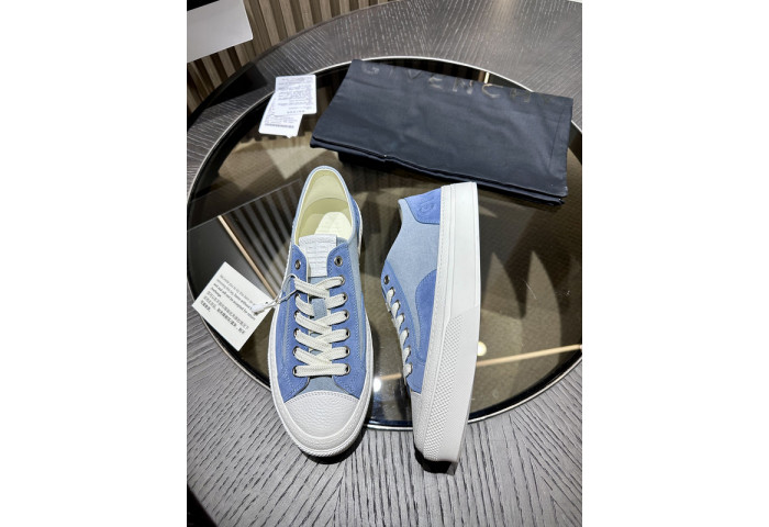 Givenchy Sneakers 660051