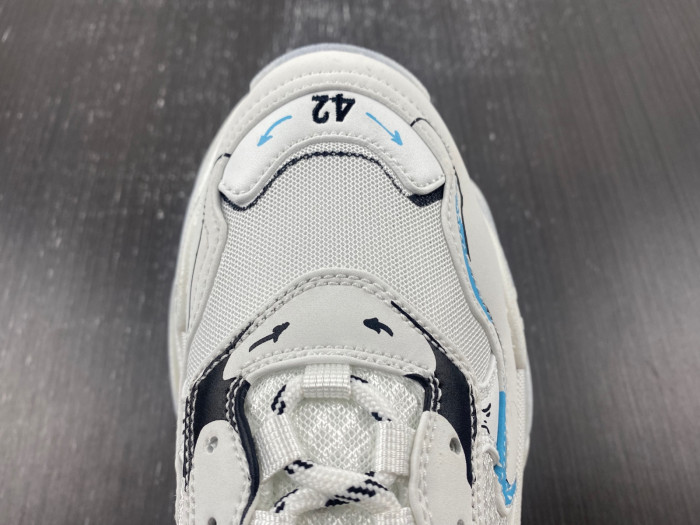 Balenciaga TRIPLE S SNEAKER 8000098