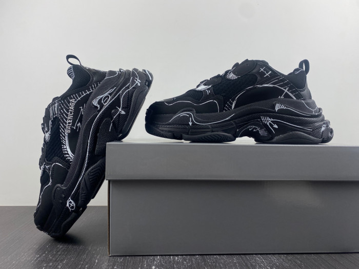 Balenciaga TRIPLE S SNEAKER 8000099