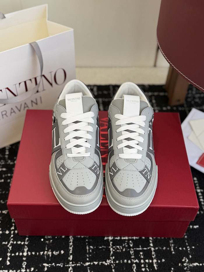 Va1e*ntin0 SNEAKERS VT056
