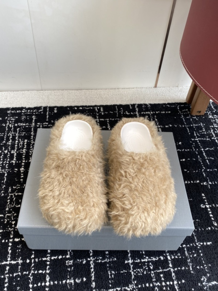 Balenciag* Sandal BS109