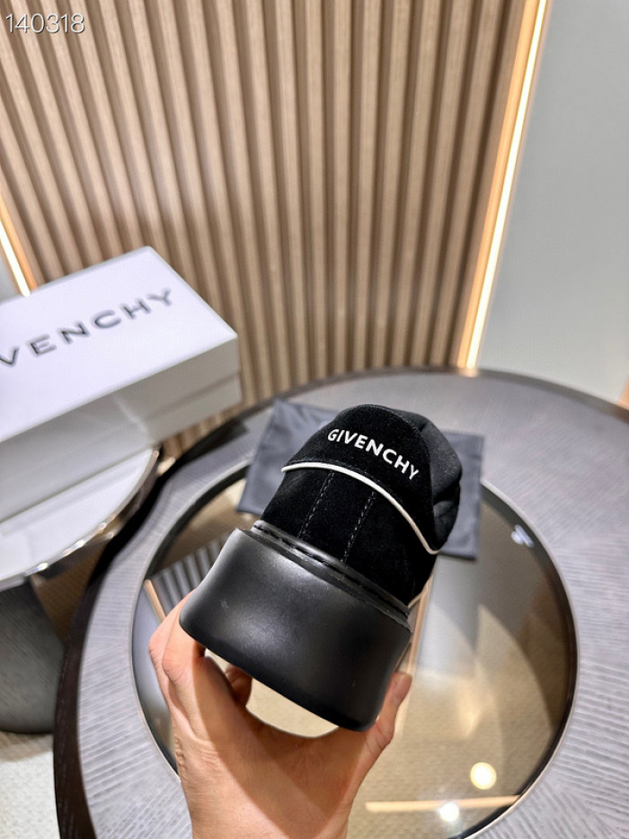 Givenchy Sneakers 660019