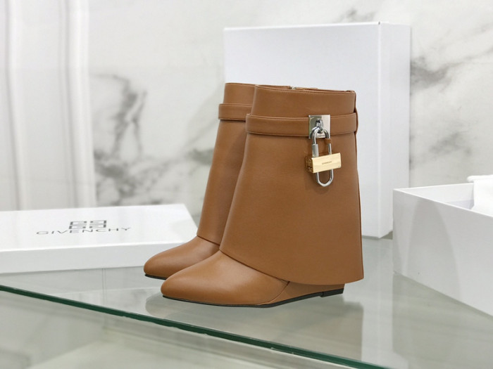 Givenchy Boots 660016