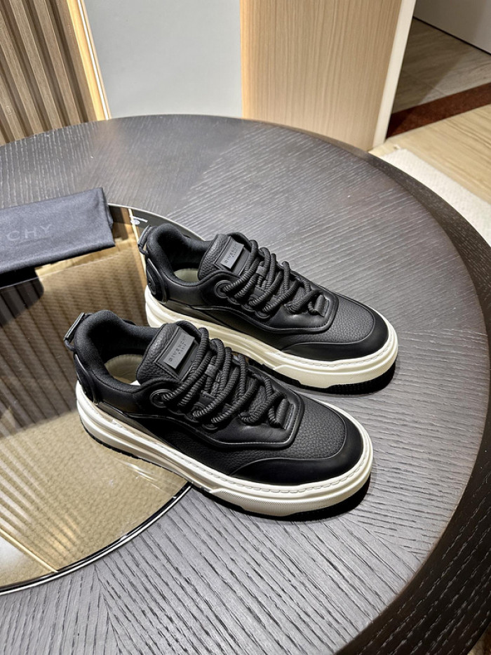 Givenchy Sneakers 660022