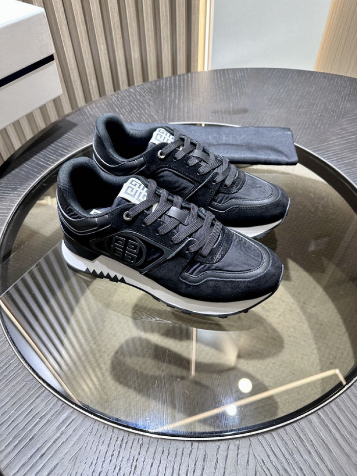 Givenchy Sneakers 660037