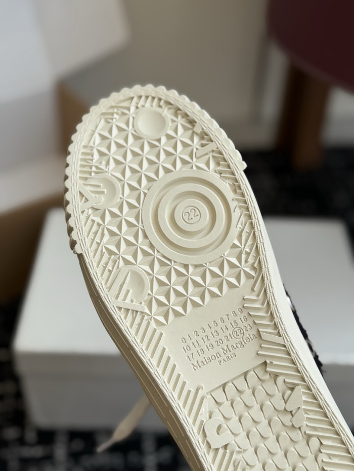 Ma1s0n Marg*e1a CALFSKIN S57WS0416