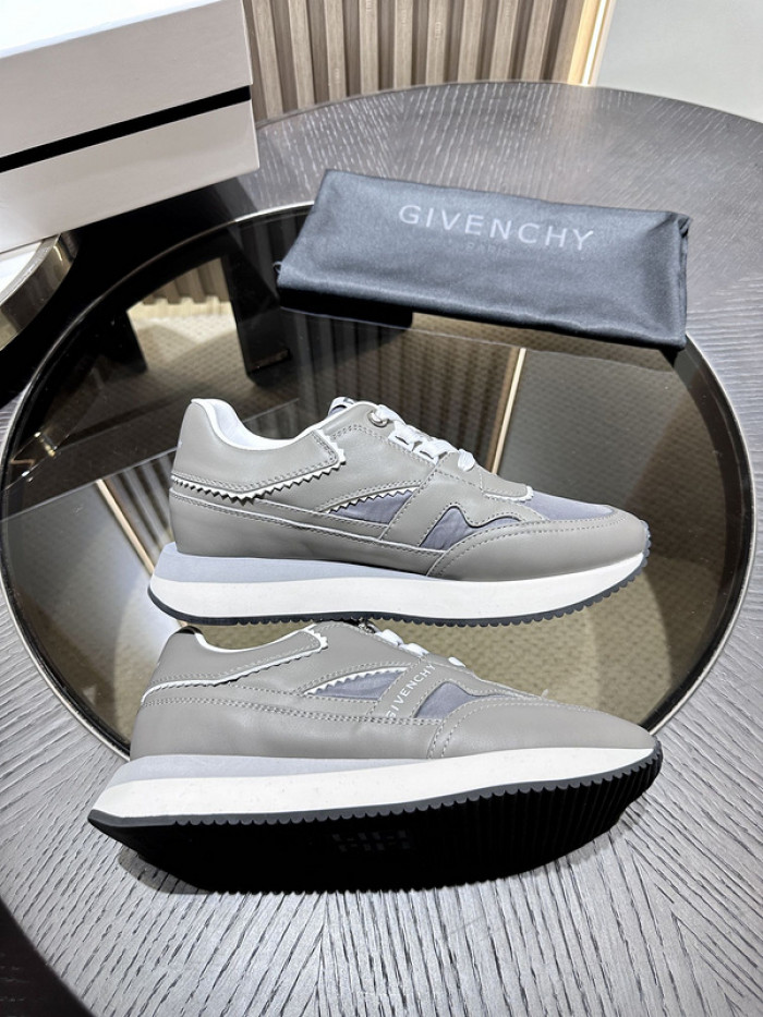 Givenchy Sneakers 660056