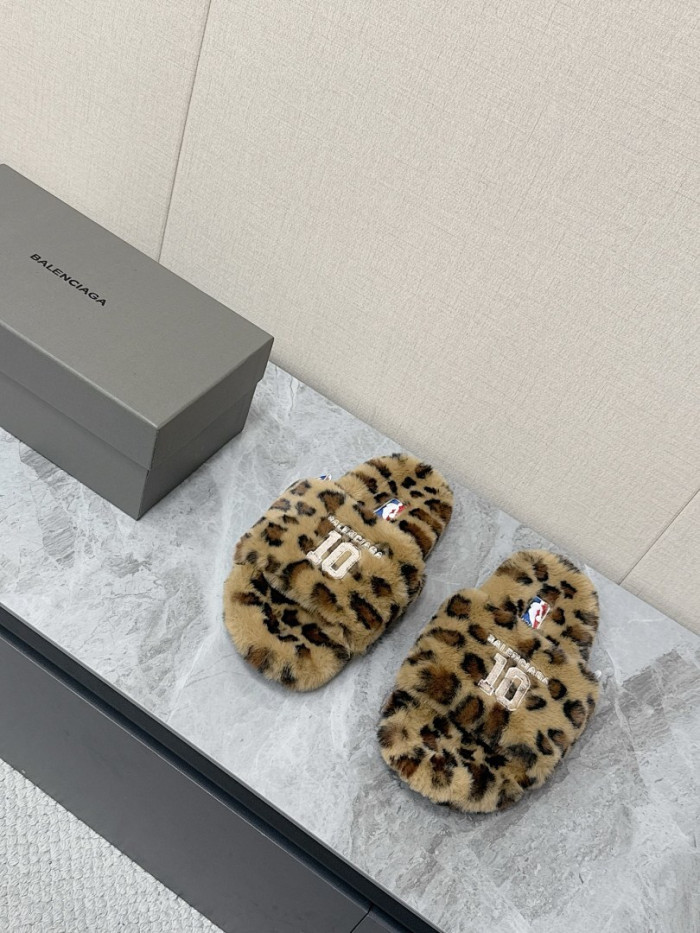 Balenciag* Sandal BS116