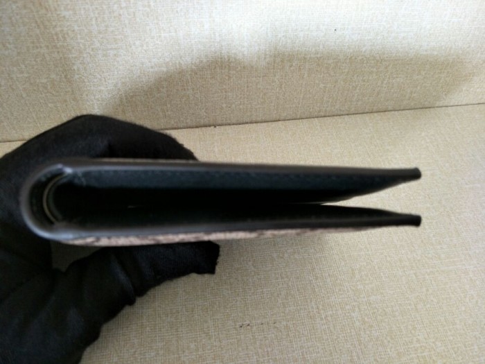 G*u*i with plaid bee wallets