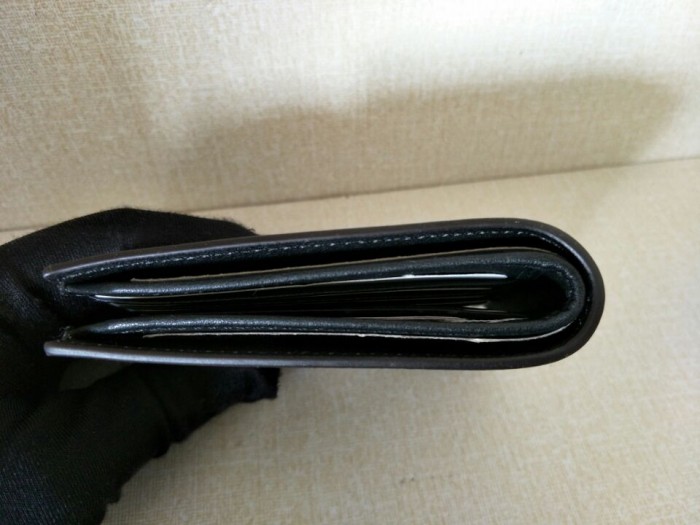 G*u*i with plaid bee wallets