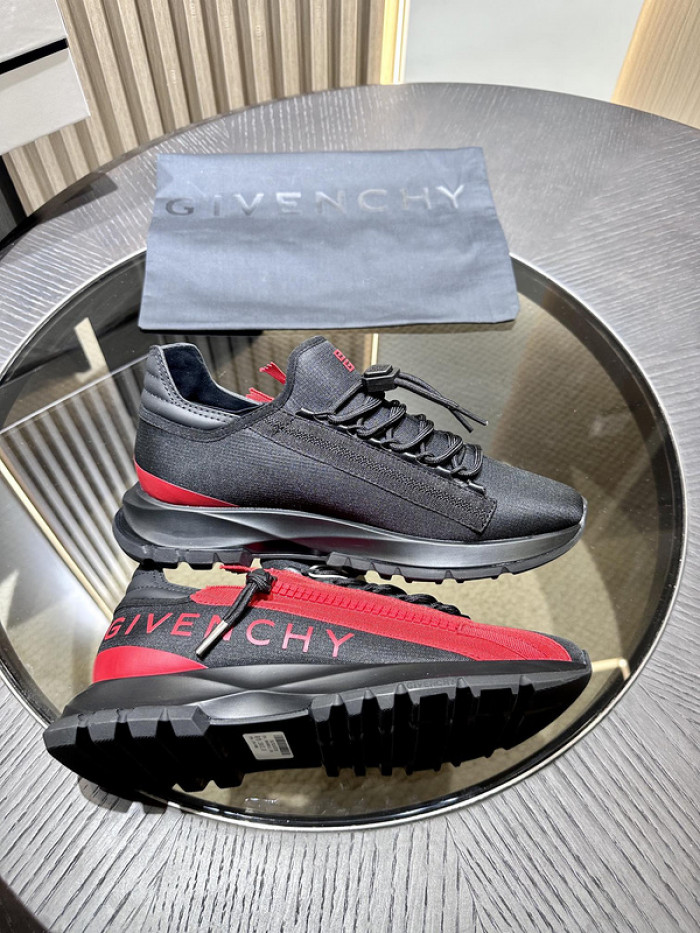 Givenchy Sneakers 660042