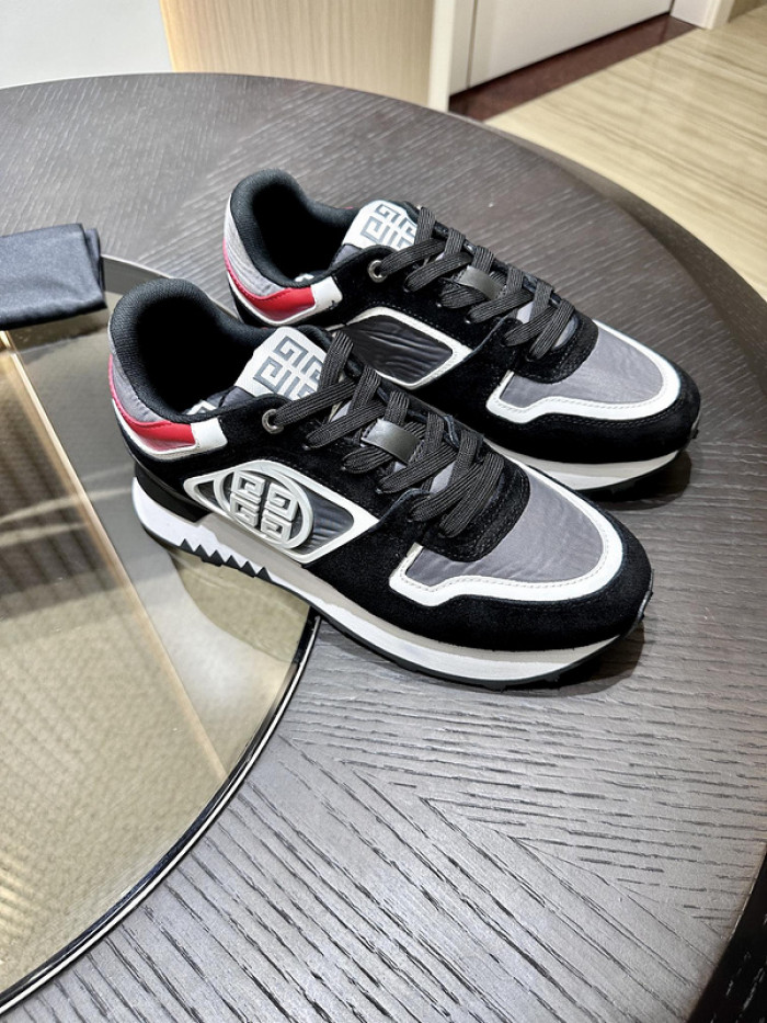 Givenchy Sneakers 660038