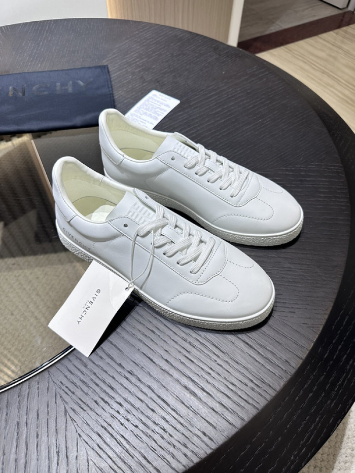 Givenchy Sneakers 660043
