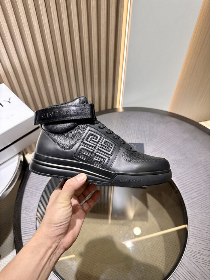 Givenchy Sneakers 660024