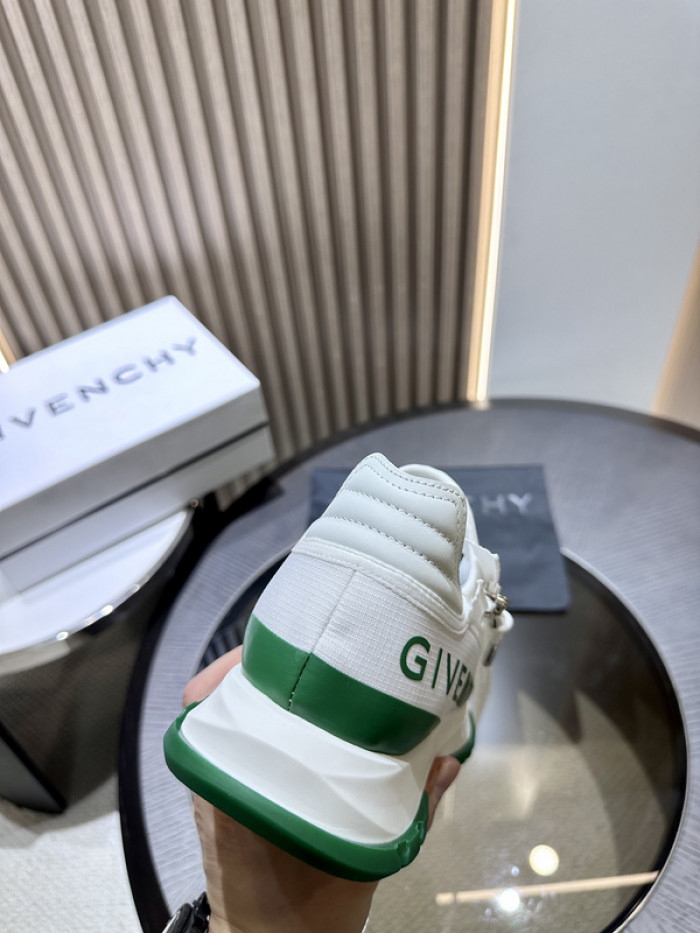 Givenchy Sneakers 660039