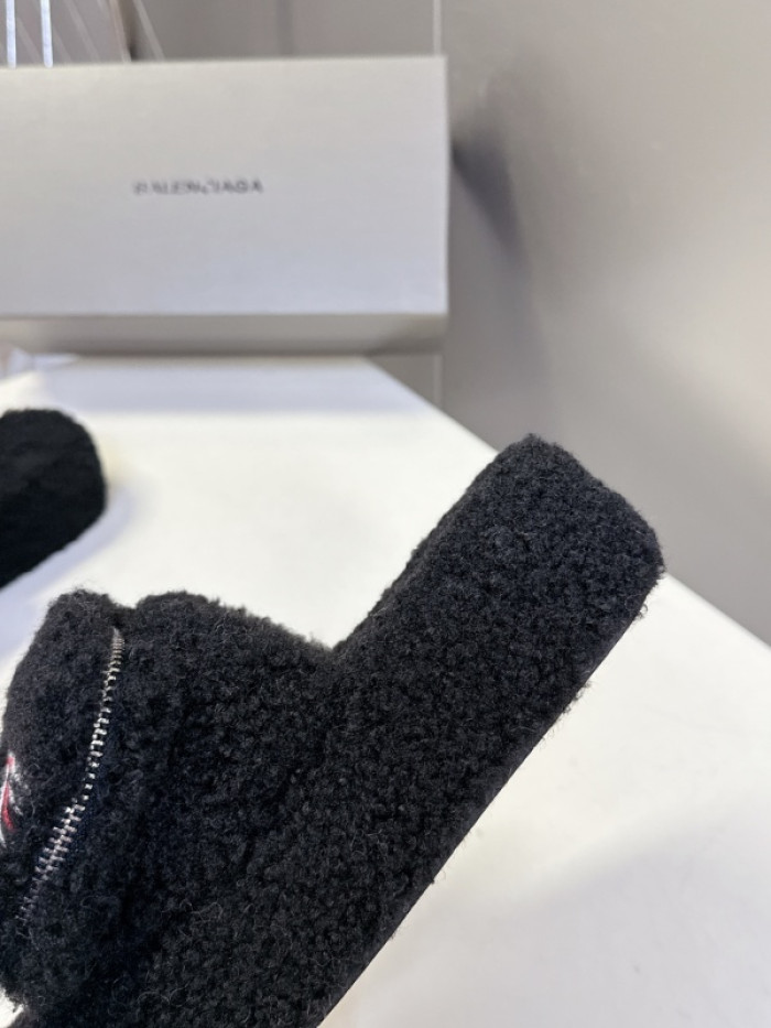Balenciag* Sandal BS89