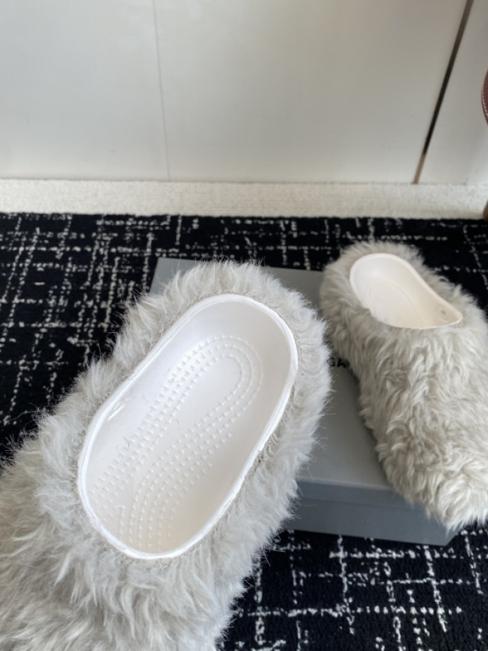 Balenciag* Sandal BS111