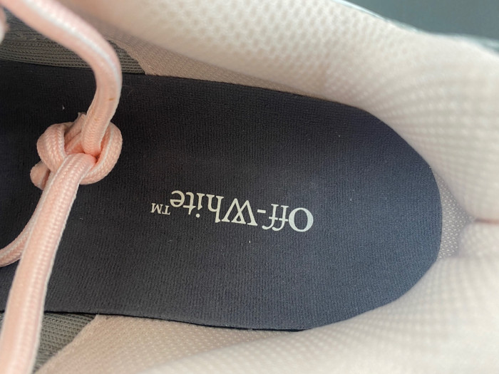 Off-White Be right back OWIA289F24