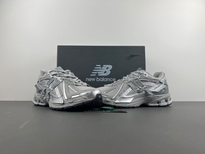 New Balance 1906A Concrete Silver Metallic M1906AG