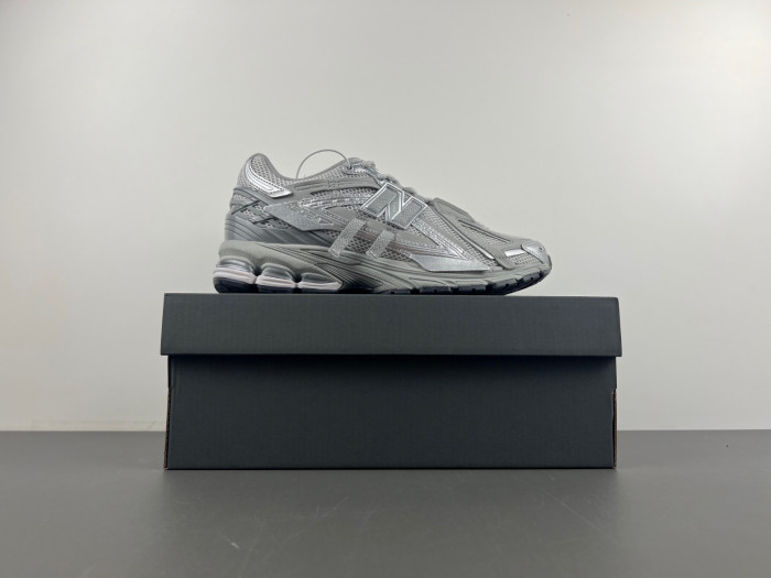 New Balance 1906A Concrete Silver Metallic M1906AG