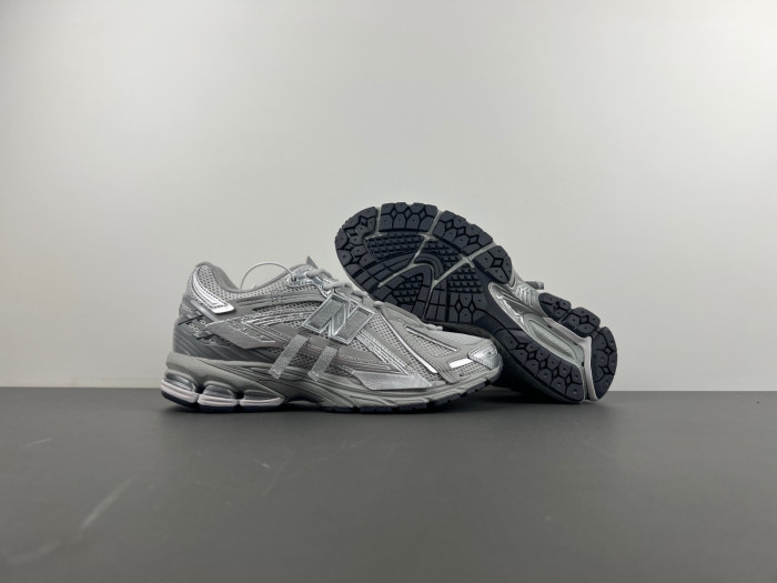 New Balance 1906A Concrete Silver Metallic M1906AG
