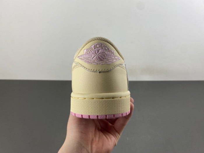 Air Jordan 1 Retro Low Travis Scott Shy Pink IQ7604-100