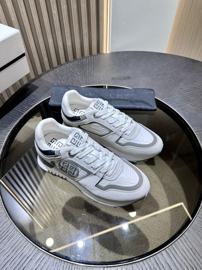 Givenchy Sneakers 660031